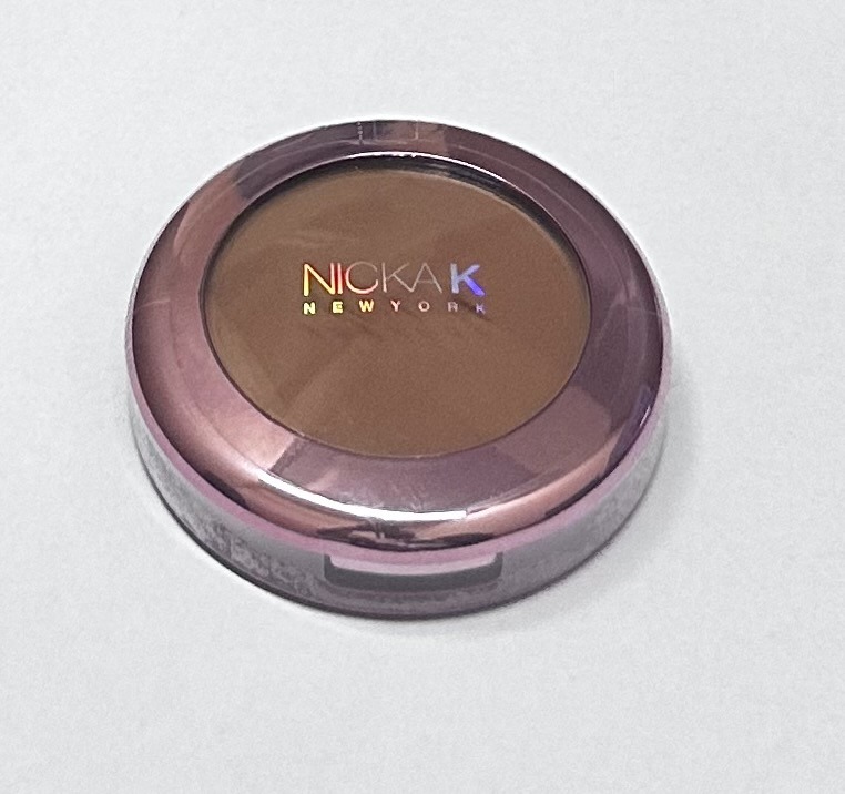 Nicka K Poudre pour Visage Chocolate 15 g poudre de teint brun chocolat.